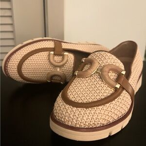 Easy spirit loafers in Beige and Brown